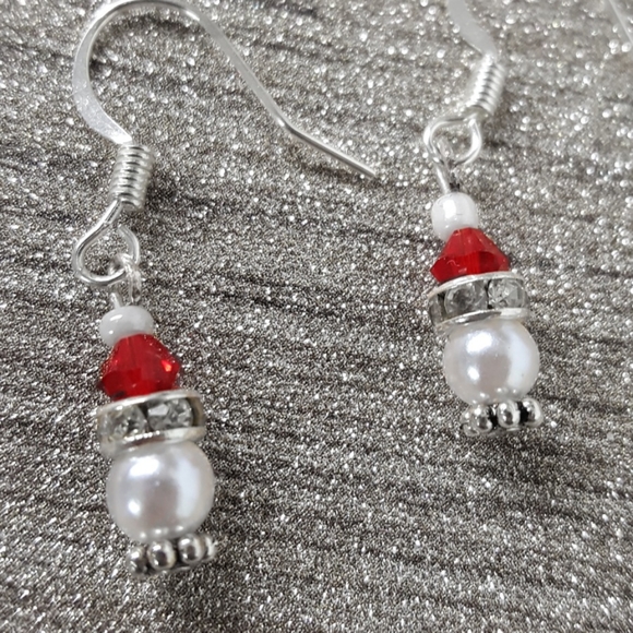 Adorable Little Santa Earrings - Picture 3 of 5